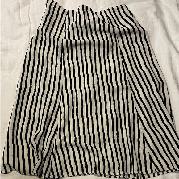 Black & White Striped Midi Skirt | Kimchi Blue | Size 8 - Picture 5 of 5